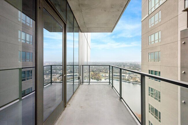 Building Photo - 44 East Ave