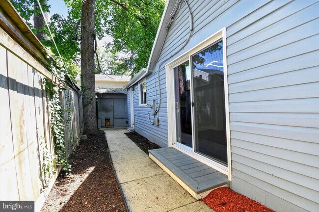 Building Photo - 1727 Forestville Rd