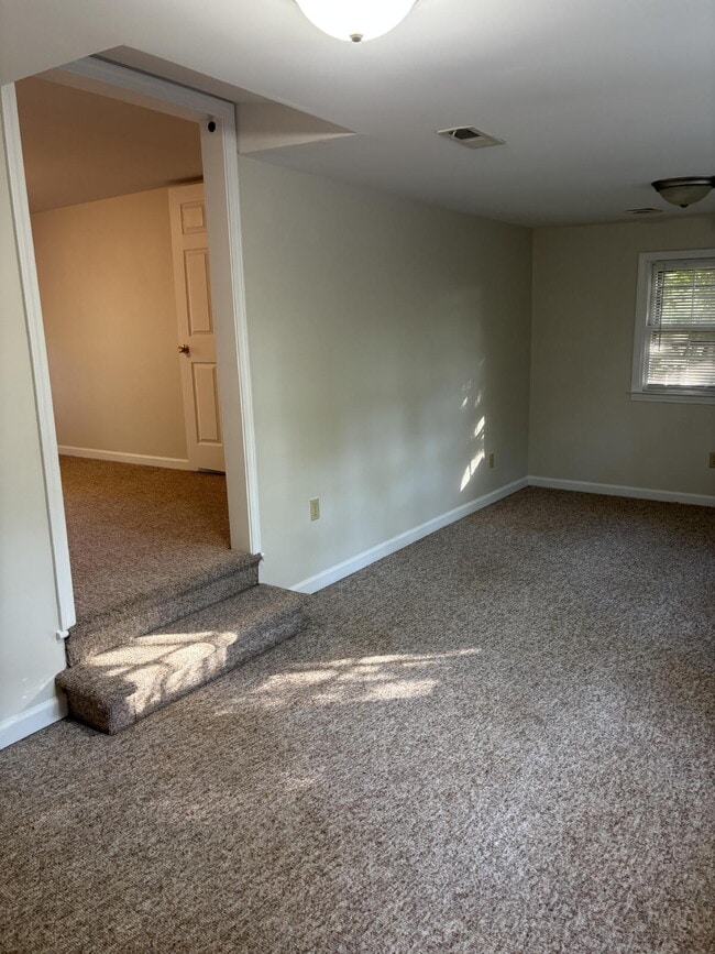 Building Photo - Historic charm meets comfortable living with this 4 bedroom home in the heart of Clarksville! Ava...