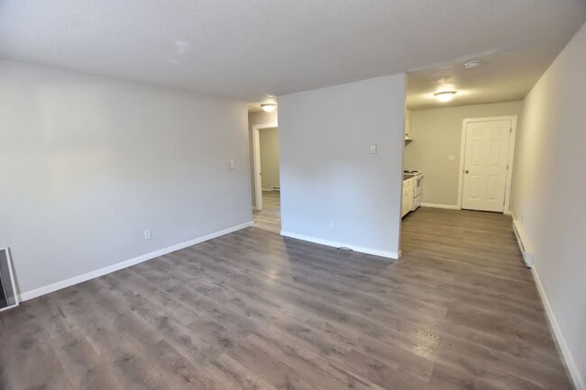 Building Photo - 1607 Charter Dr