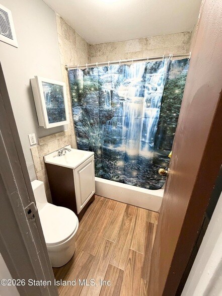 Building Photo - 19 Brook St