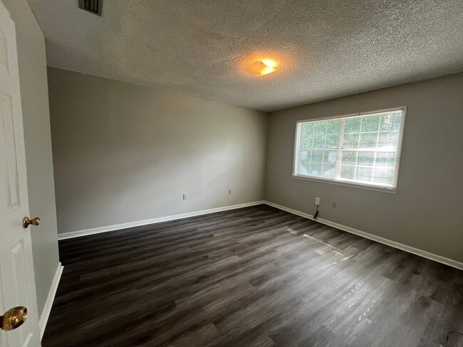 Building Photo - 2803 Fawnwood Cir