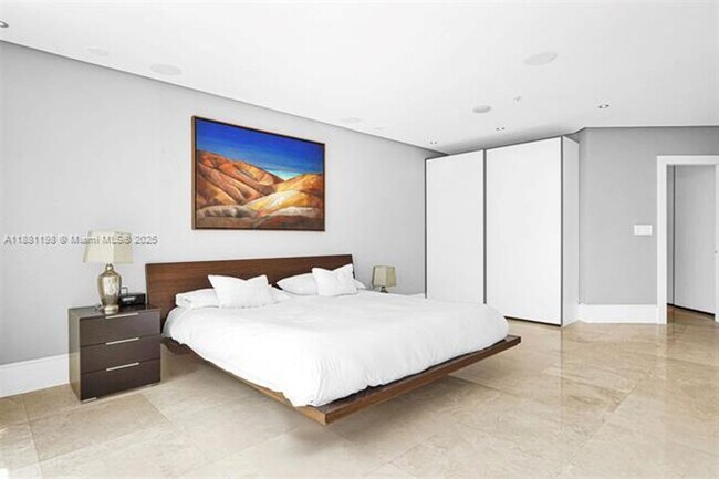 Building Photo - 16699 Collins Ave