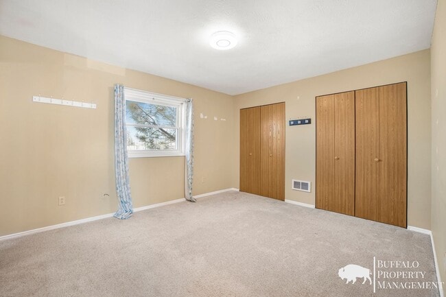 Building Photo - Spacious 6-Bedroom Home with Garden Oasis in Idaho Falls