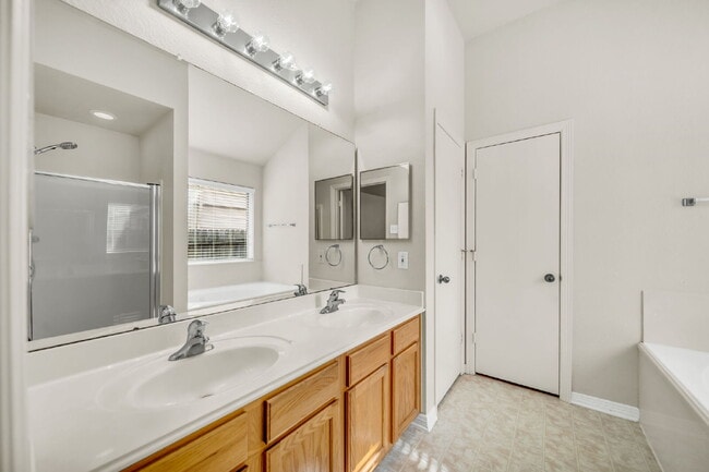 Building Photo - Well-maintained home located near Lake Conroe, offering the perfect balance of comfort & convenie...