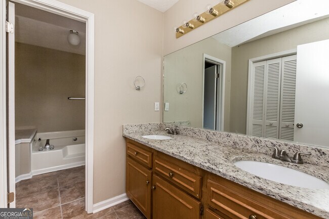 Building Photo - 1038 Summer Pl NW