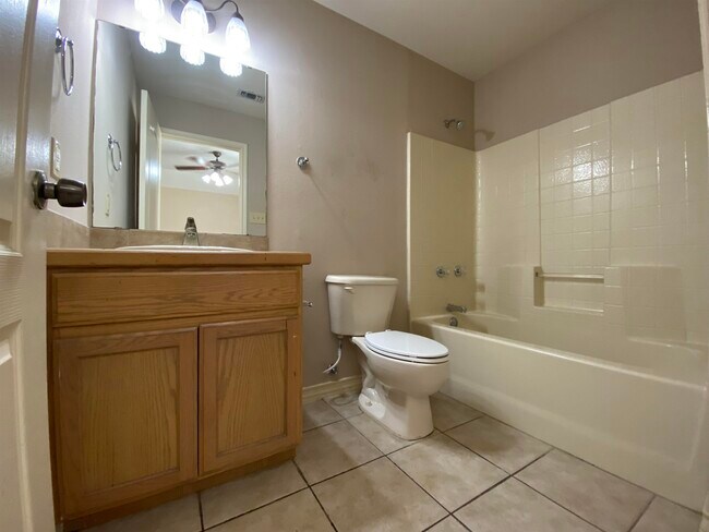 Building Photo - 9804 Cantera Ct