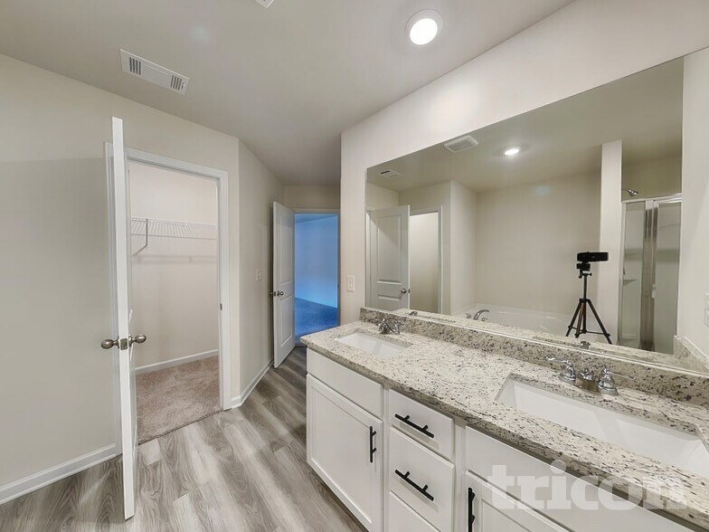 Building Photo - 288 Oliver Dr