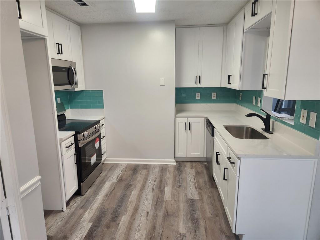 Kitchen - 922 Sweetwater Way