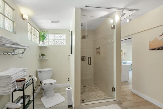 Building Photo - 1449 NE 23rd St