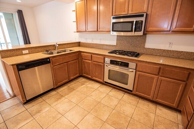 Building Photo - 947 Kestral Way