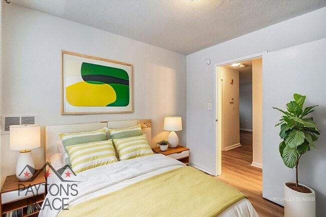 Building Photo - Spacious condo with Water included and Parking!!!