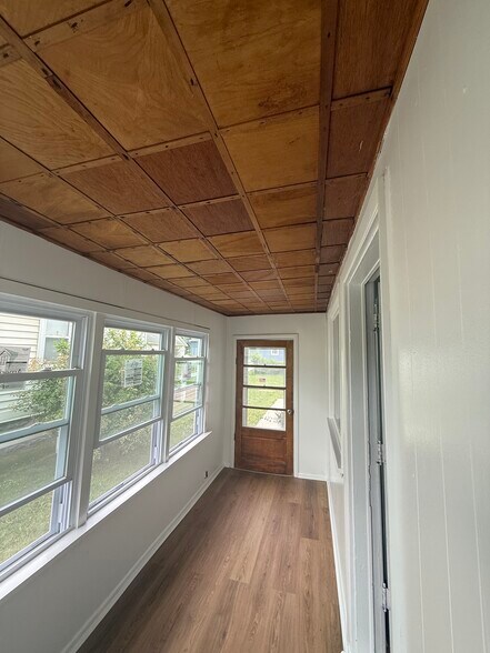 Building Photo - 368 Weimar St