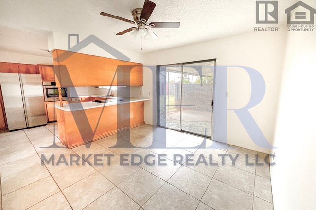 Building Photo - 3Bed/2Bath Apartment at 48th St/Thomas! Move-In Ready on 05/14/2026!--FENCED-IN YARD! NO HOA!