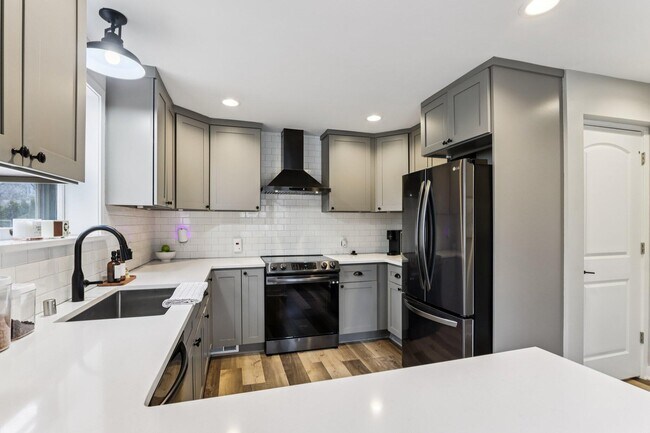 Building Photo - 6463 N Garden Grove Ln