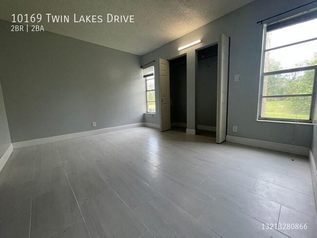 Building Photo - 10169 Twin Lakes Dr