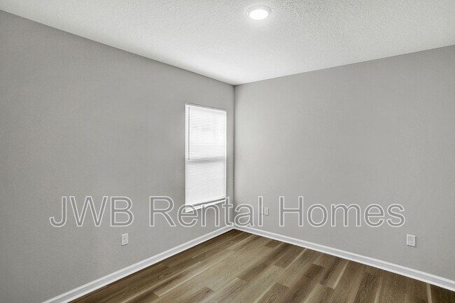 Building Photo - 1451 W 15th St