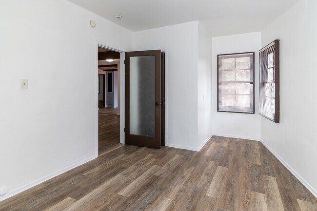 Building Photo - 3940 Hubert Ave