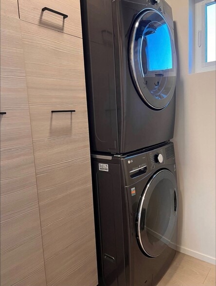 in unit HD washer dryer - 1951 Little Cottage Ln
