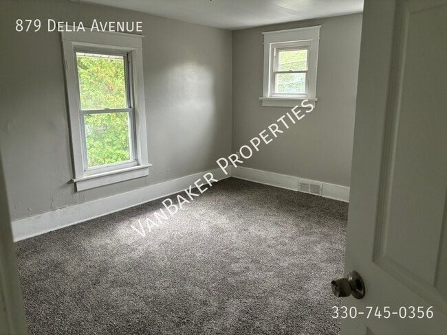 Building Photo - 879 Delia Ave