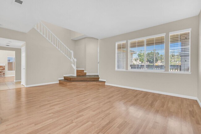 Building Photo - 880 Woodsong Ln