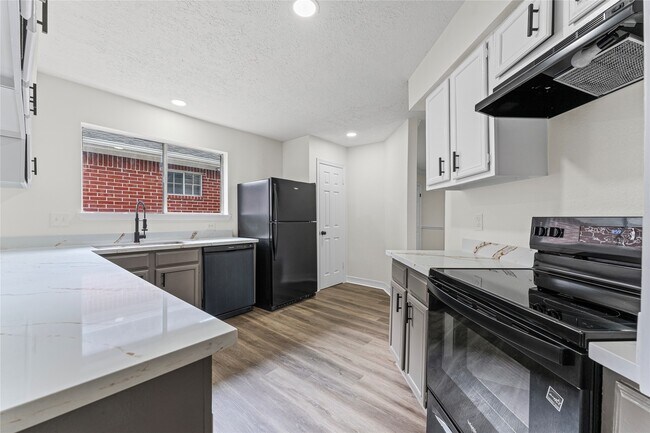 Building Photo - 1506 Leadenhall Cir