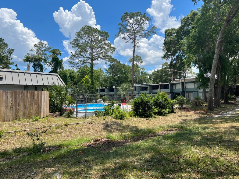 Building Photo - 701 SW 75th St