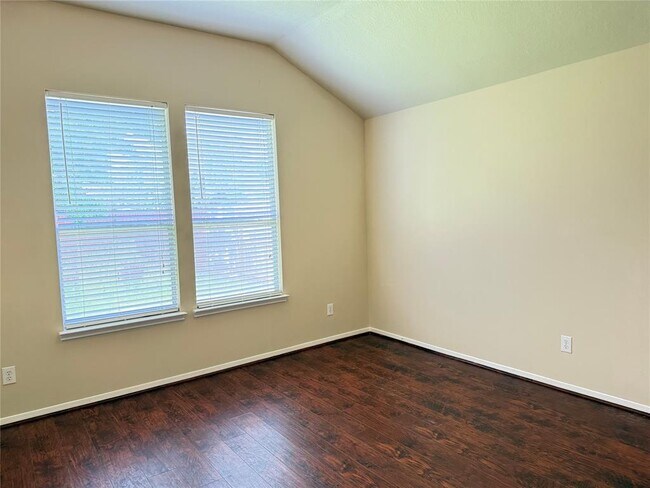 Building Photo - 10623 Saratoga Square