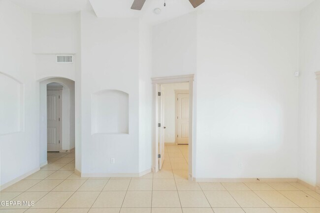 Building Photo - 5349 Jose Duran Ln