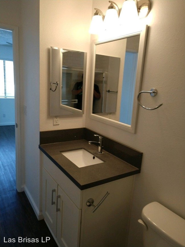 Building Photo - 1 br, 1 bath Apartment - 3811 N. Figueroa