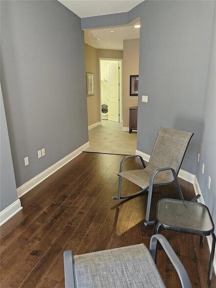 Building Photo - 461 Nokomis Ave S