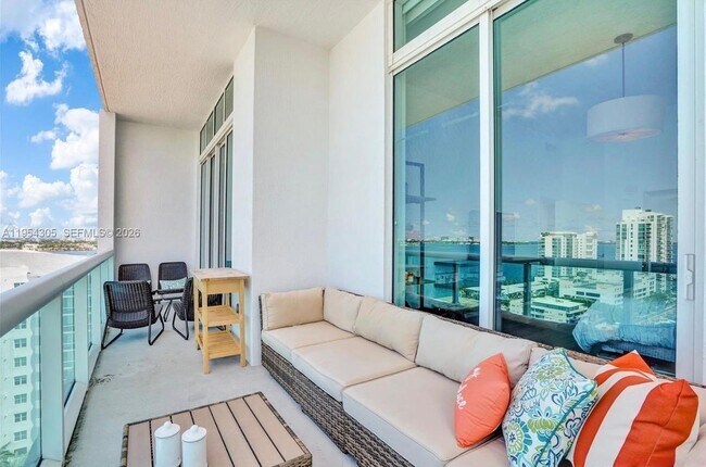 Building Photo - 7900 Harbor Island Dr