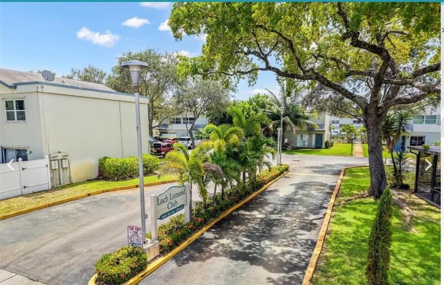 Building Photo - 3001 NW 4th Ter