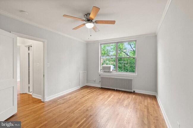 Building Photo - 939 Longfellow St NW