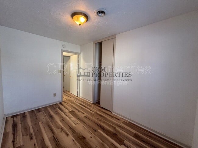 Building Photo - 1008 E Fischer St