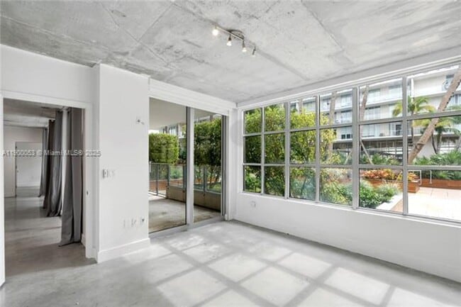 Building Photo - 3451 NE 1st Ave