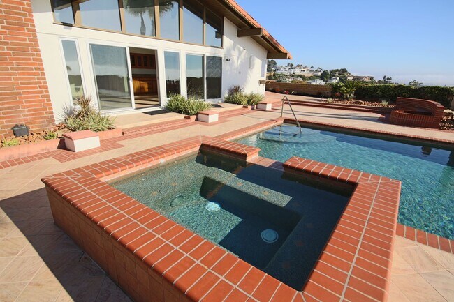Building Photo - Amazing La Jolla North PB home with panoramic views of the ocean, bay and downtown