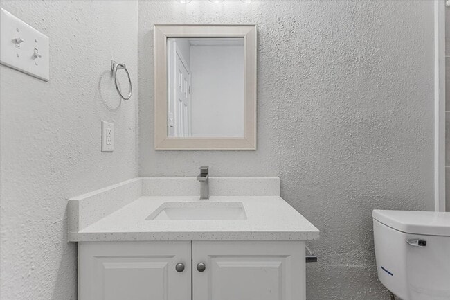 Building Photo - Homestead Duplexes