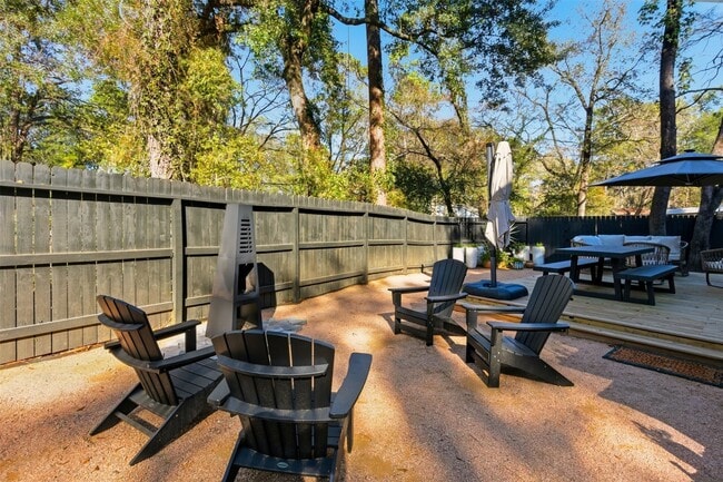 Building Photo - 1004 E Red Cedar Cir