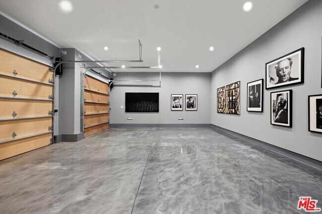 Building Photo - 115 S Rockingham Ave