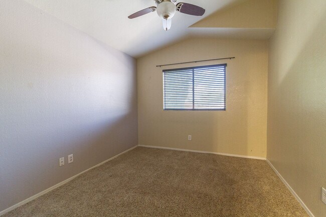 Building Photo - AMAZING 4 BED, 2.5 BATH HOME LOCATED NEAR 67TH AVE & UNION HILLS