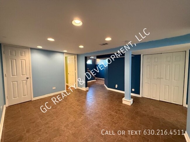Building Photo - 837 7th Ave