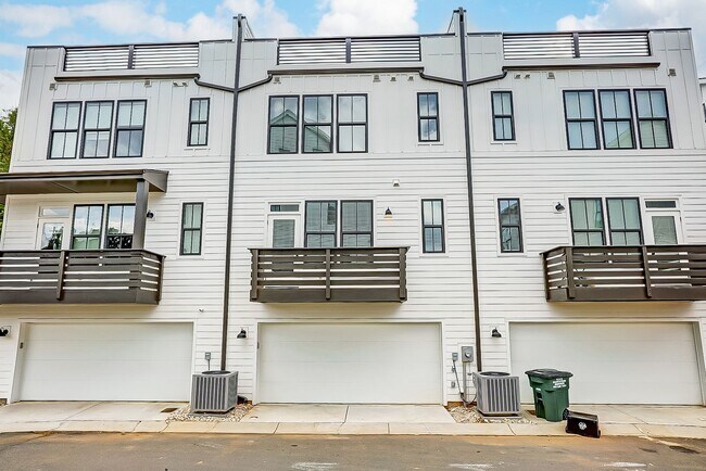 Building Photo - NEW TOWNHOME W/ ROOFTOP TERRACE @ 5West Te...