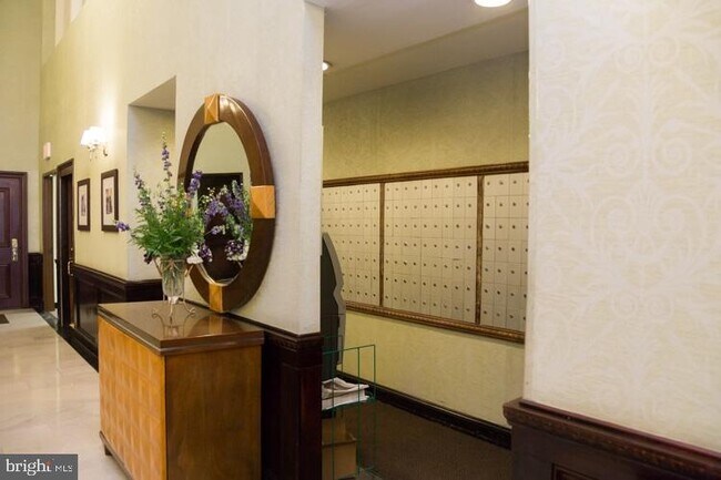 Building Photo - 1324 Locust St