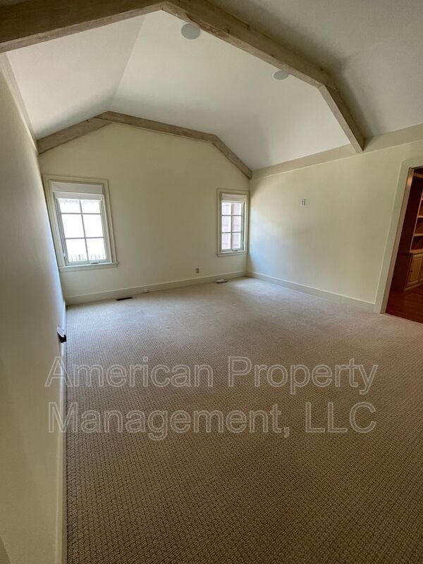 Building Photo - 2536 E 22nd Pl