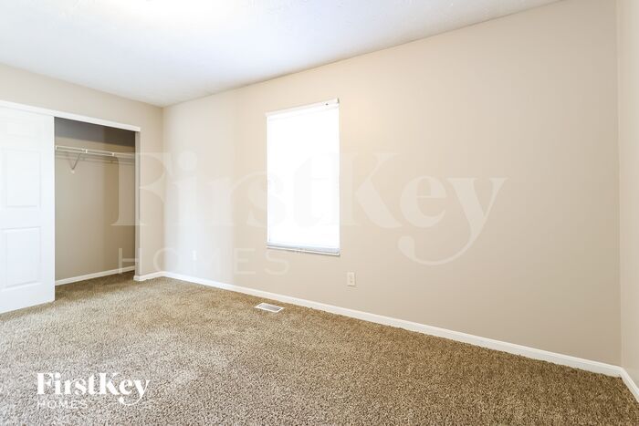 Building Photo - 9934 Stonebridge Dr