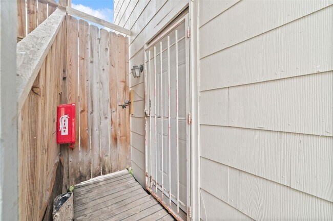 Building Photo - 3705 Mandell St