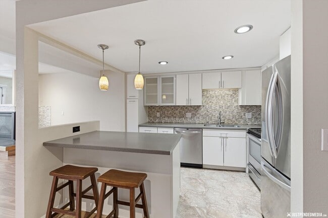 Building Photo - Downtown Living