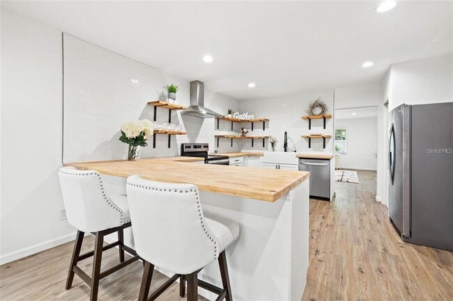 Building Photo - 508 Brooker Rd