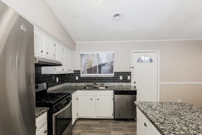 Building Photo - 8450 N Pond Dr